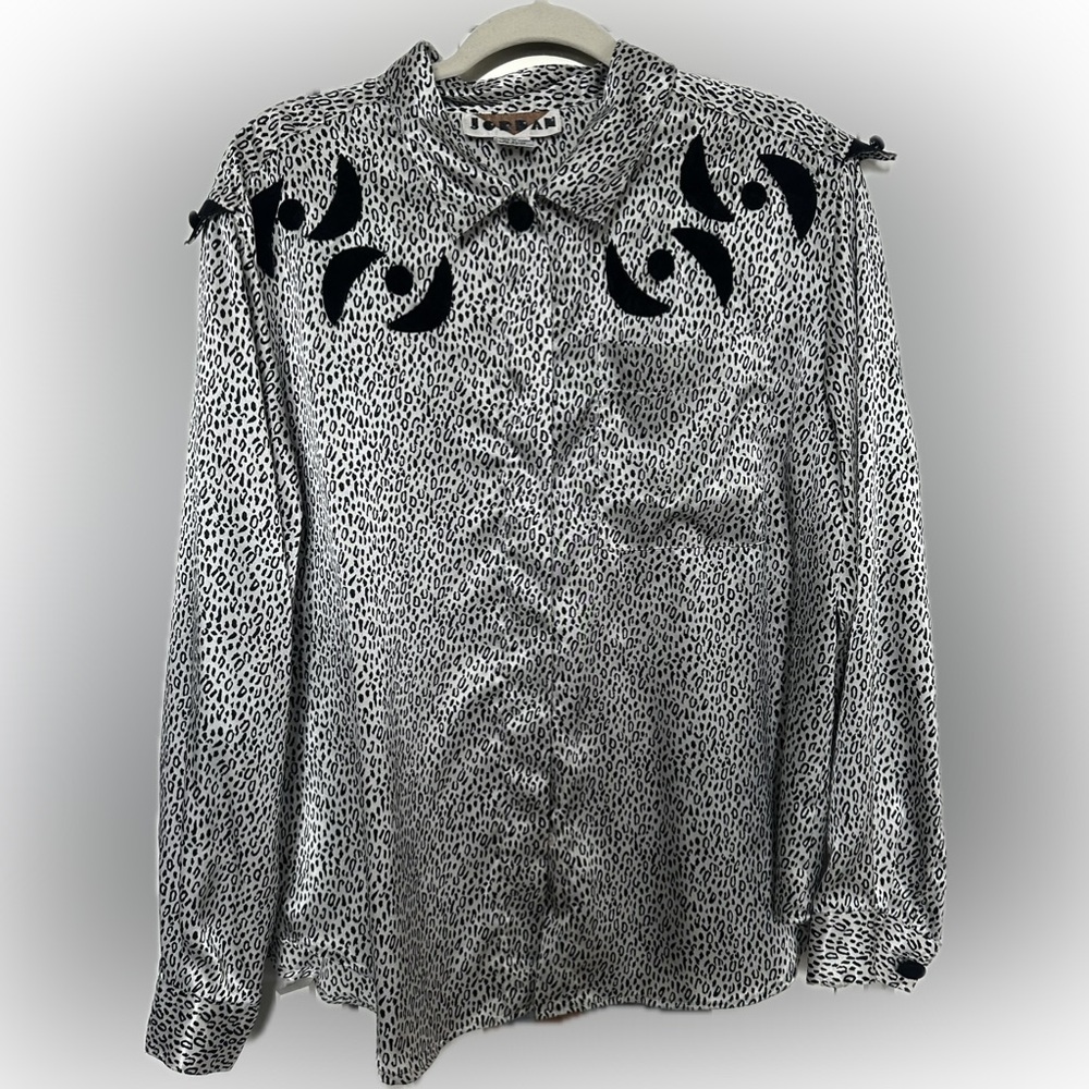 Shiny black and white printed button up